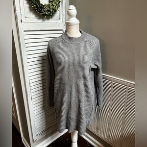 Women’s Ethyl Gray Mock neck Pullover sweater.  Size XL